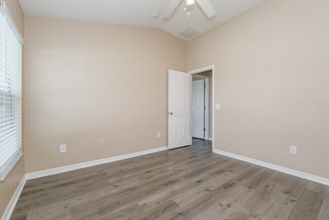 Building Photo - 2613 Palesta Dr