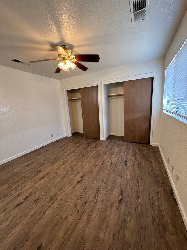Building Photo - 3230