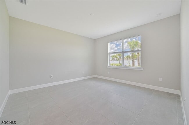 Building Photo - 42218 Edgewater Dr