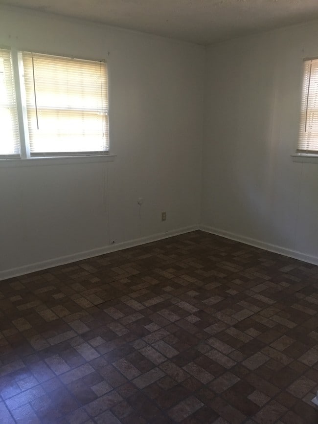 Building Photo - 2930 Carriage Ln