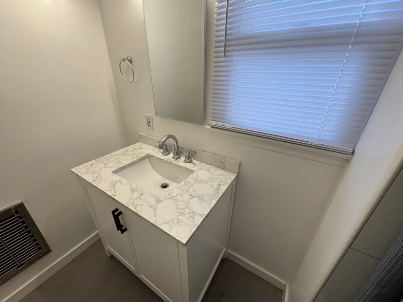 Building Photo - 1748 S Robertson Blvd