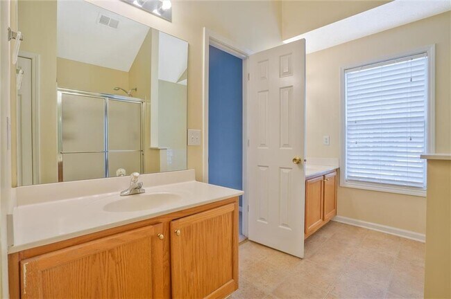Building Photo - 375 Shadetree Ln