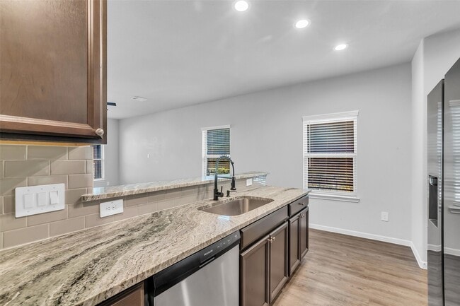 Building Photo - 935 Golden Willow Ln