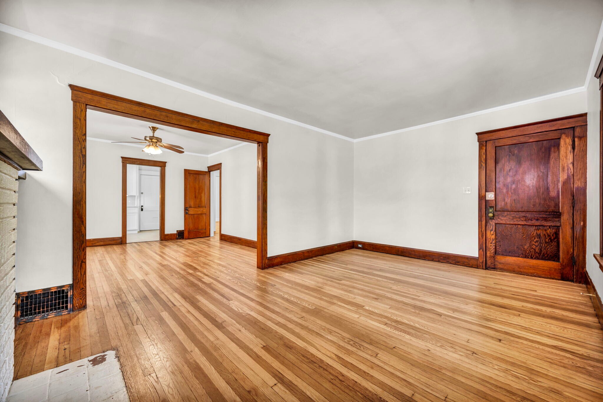 Building Photo - 1331 W 102nd St