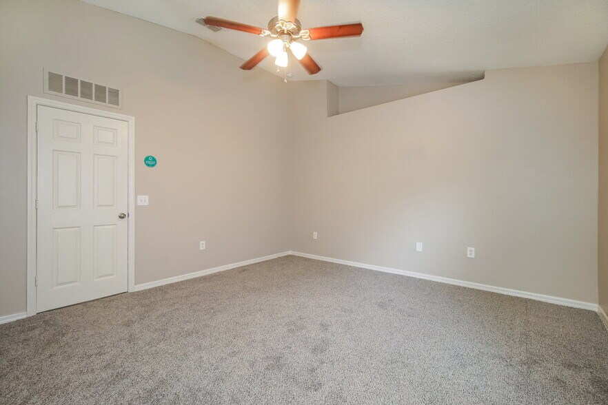 Building Photo - 5051 Preserve Blvd