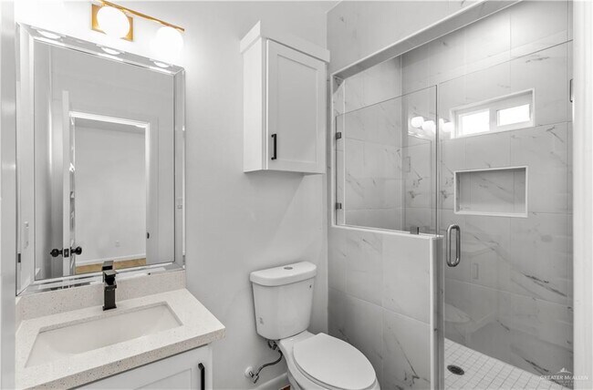 Building Photo - 10 W Woodson Dr