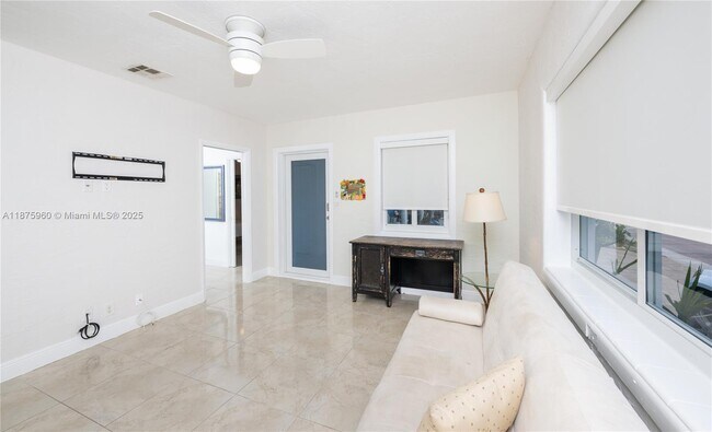 Building Photo - 3220 N Surf Rd