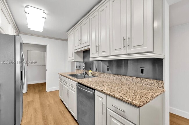 Building Photo - 200 Golden Isles Dr