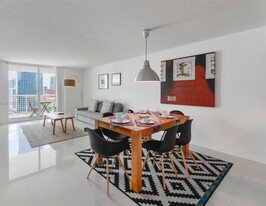 Building Photo - 1200 Brickell Bay Dr