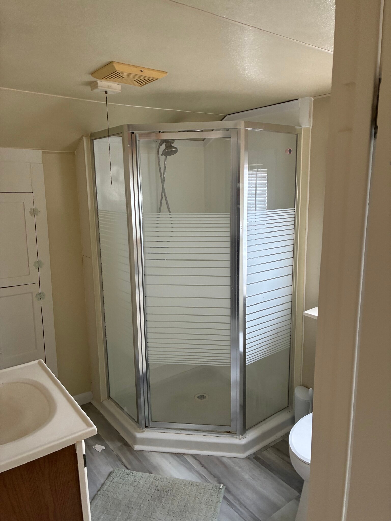 Building Photo - 320 W 20th St