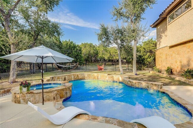 Building Photo - Luxury Tuscan Villa Retreat with Lake Views