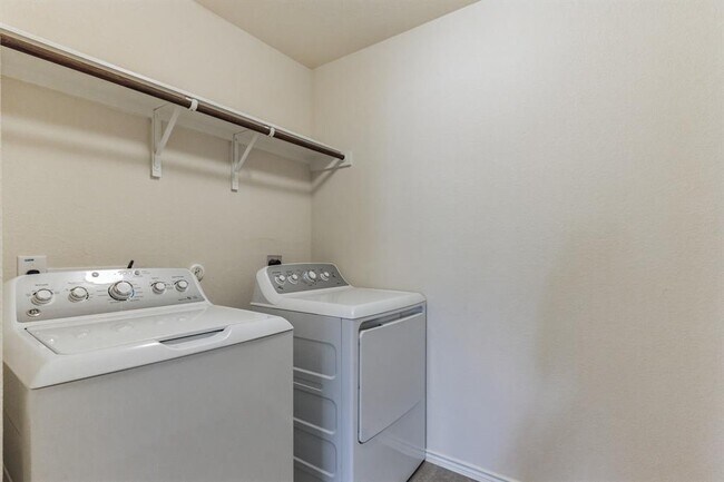 Building Photo - 3900 Alpine Autumn Dr