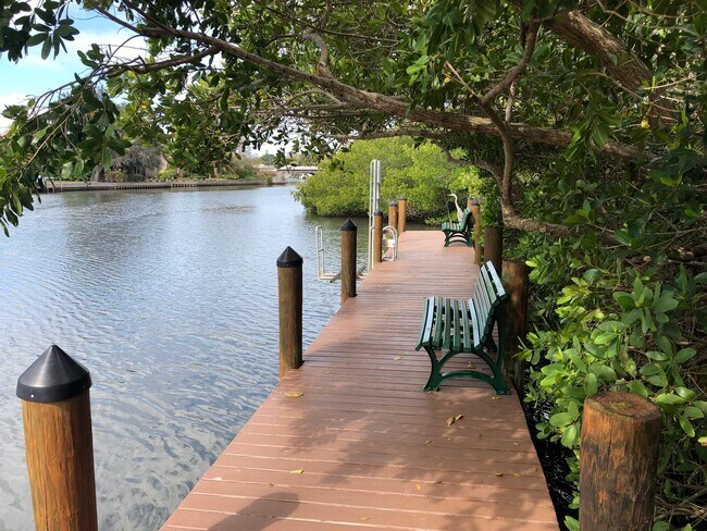 Building Photo - SEASONAL RENTAL - Downtown Sarasota Renova...