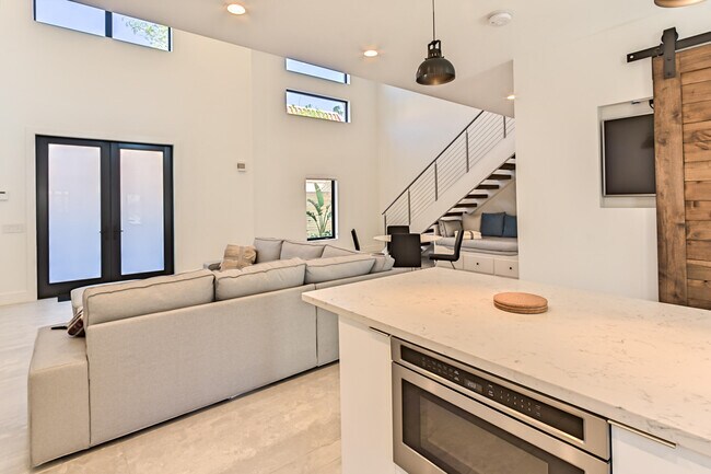 Building Photo - 1955 NE 4th St