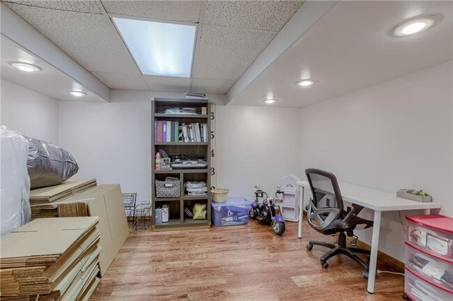 Building Photo - {8615} Remodeled w/ Updated Kitchen + New ...