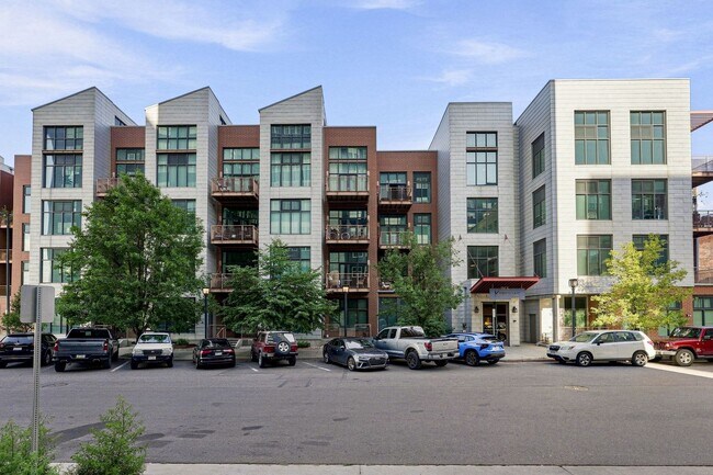 Building Photo - 3100 Huron St