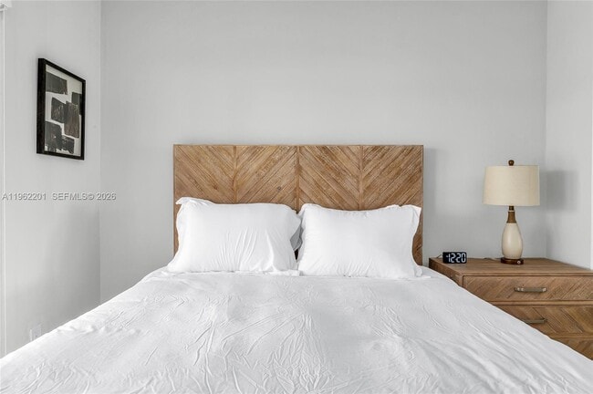 Building Photo - 21320 NE 25th Ct