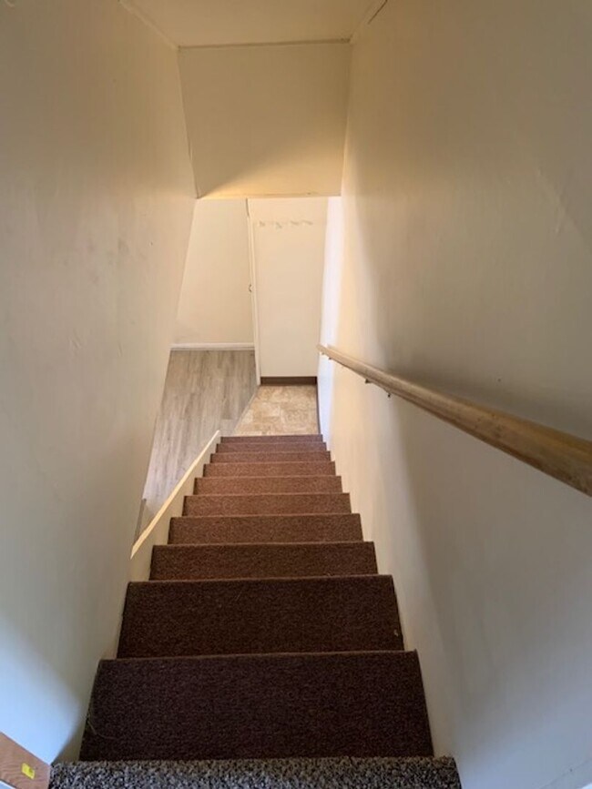 Building Photo - Updated 4 Bedroom ~ 1 Bathroom House Near ...
