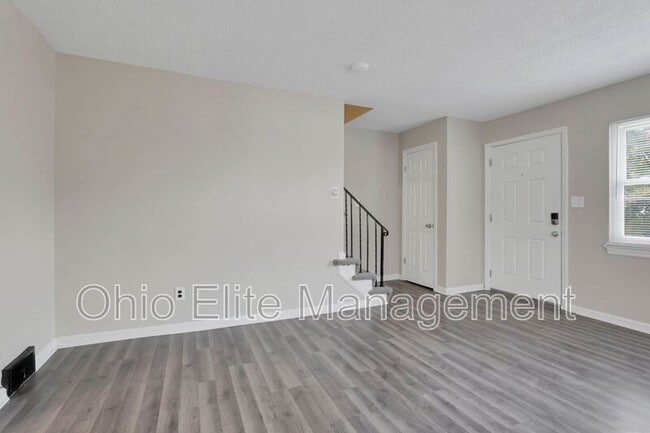 Building Photo - 898 Racine Ave