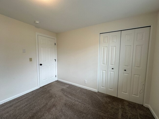 Building Photo - Three Bedroom Home in North Salem with New...