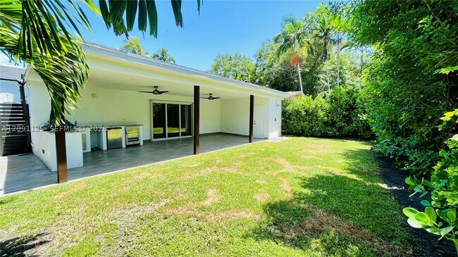 Building Photo - 2250 SW 23rd St
