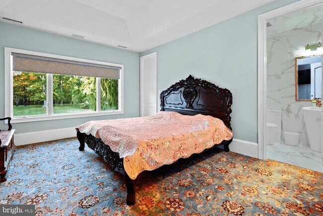 Building Photo - 636 S New York Rd