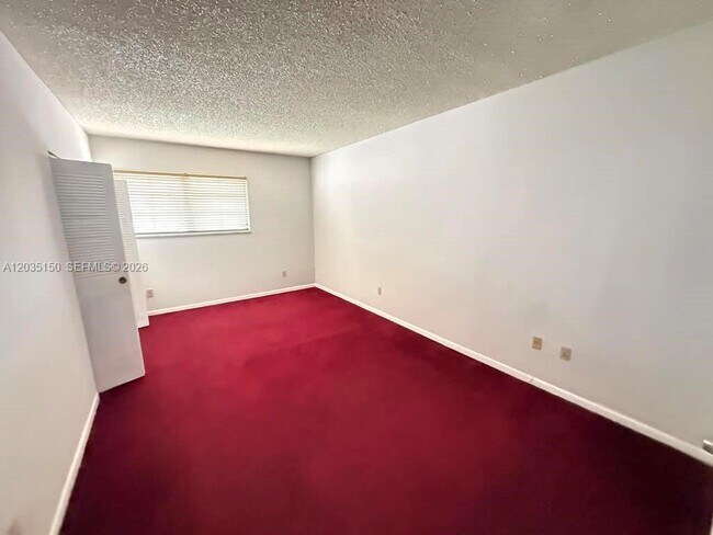 Building Photo - 1255 W 53rd St