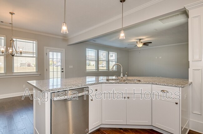 Building Photo - 909 Chesford Dr
