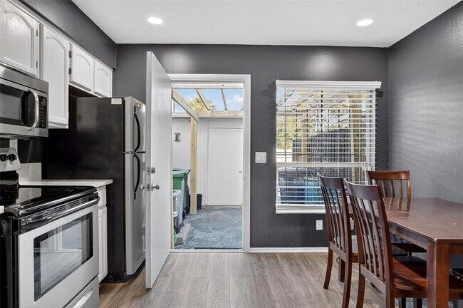 Building Photo - 4505 La Capri Ct