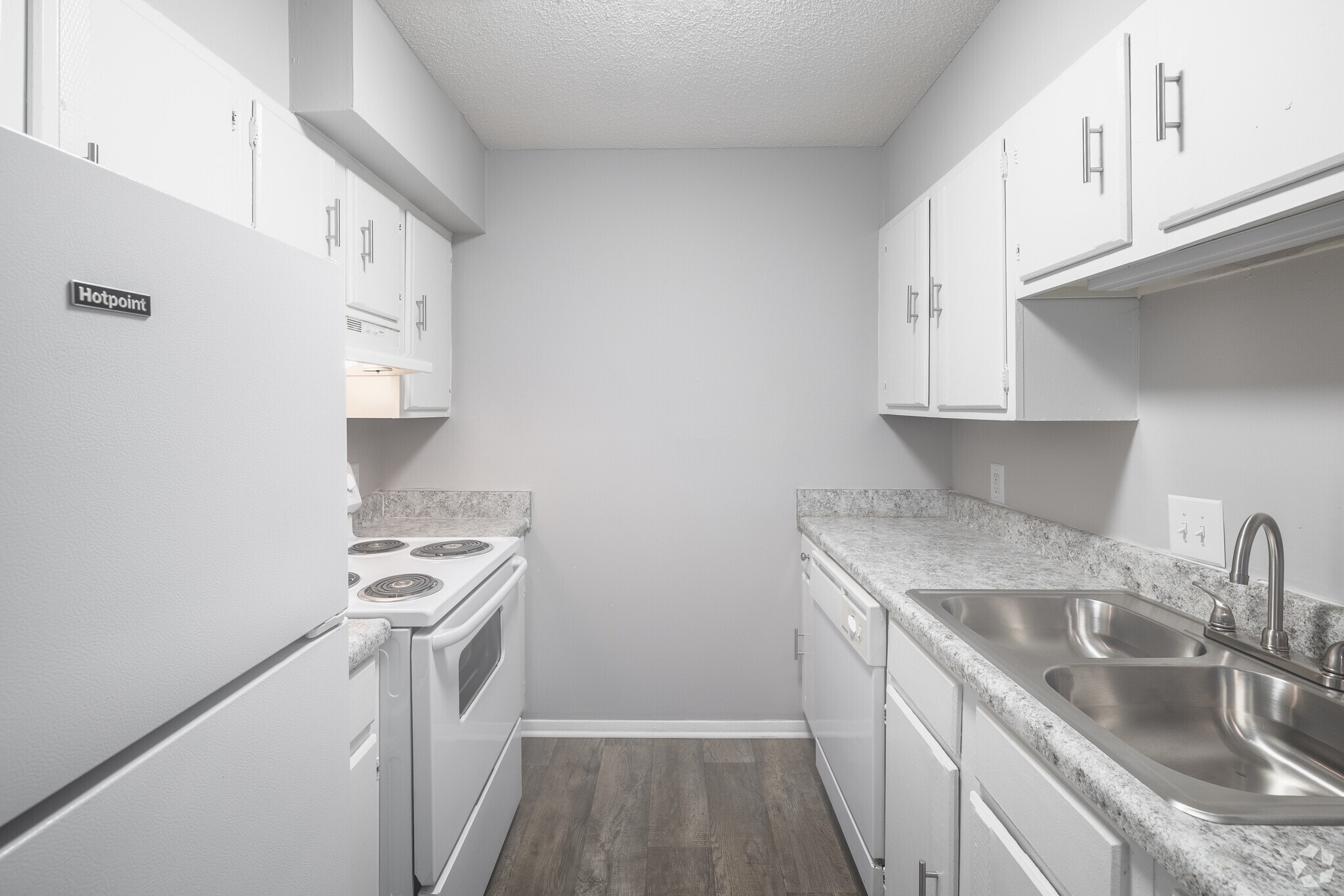1BR, 1BA - 880SF - Kitchen - Spring Hill Apartments