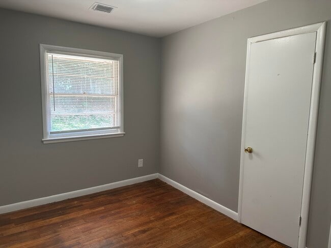 Building Photo - 1072 Hudson Ave