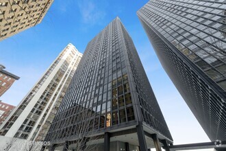 Building Photo - 910 N Lake Shore Dr