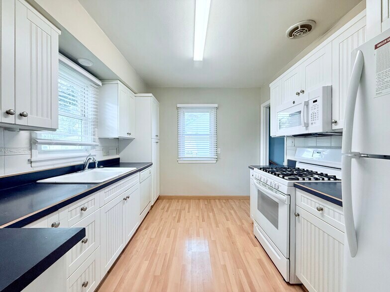 Kitchen - 310 N Division St
