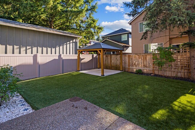 Building Photo - Stunning 3BD/3BATH Home in the Heart of Hi...