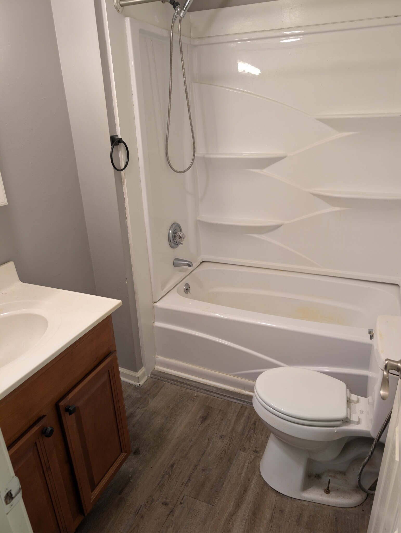 Building Photo - 204 Cherry Ln