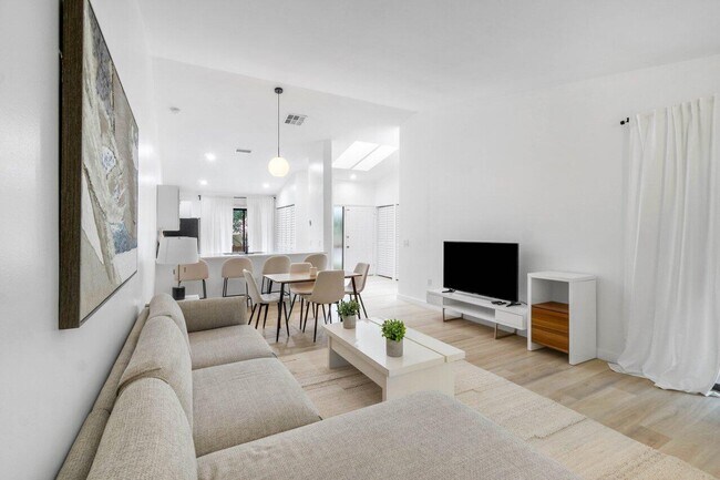 Building Photo - 13175 Chadwick Ct