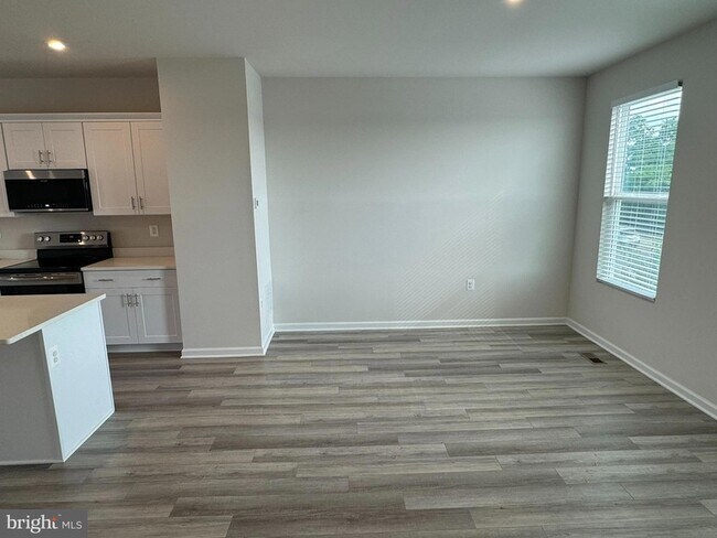 Building Photo - 147 Presidents Pointe Ave