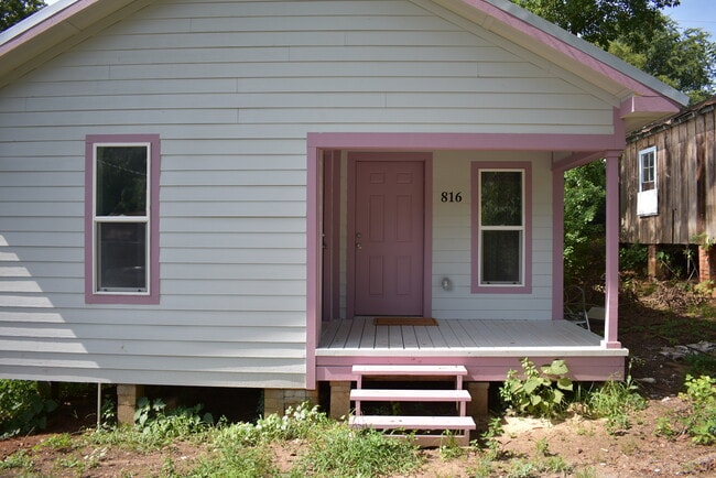 Building Photo - 816 Gene Alley