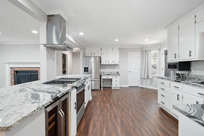 Building Photo - Beautifully Renovated Raised Ranch near Lake Allatoona