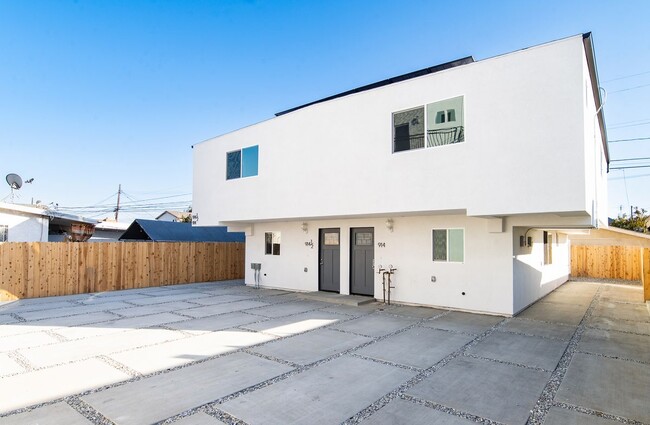 Building Photo - 912 56th St