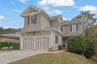 Building Photo - 3245 Lynwood Dr NE