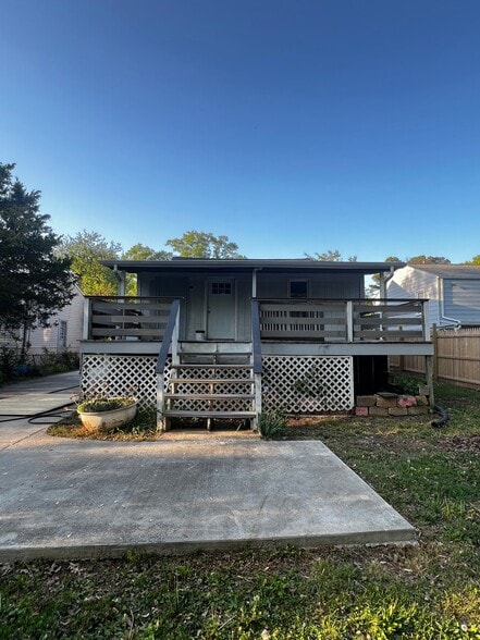 Building Photo - 5405 Quintana St