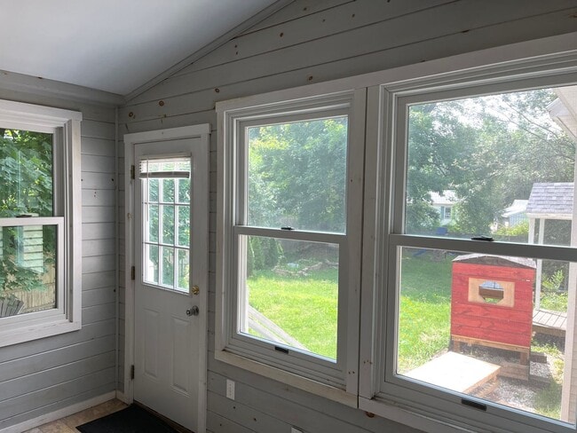 Building Photo - Rare Find Single Family Home in South Port...