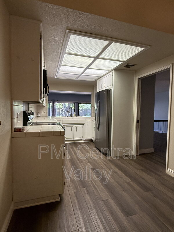 Building Photo - 1725 Edgebrook Dr