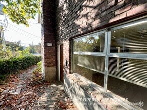 Building Photo - 2403 W Lynn St