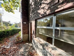 Building Photo - 2403 W Lynn St