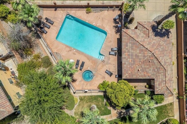 Building Photo - Remodeled La Venita Condo!