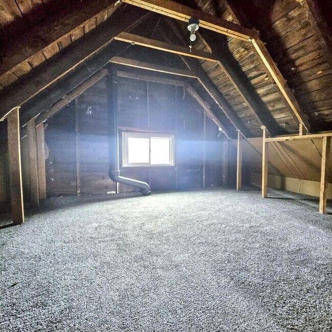 Building Photo - 3-Bedroom Home with Attic and Basement in ...