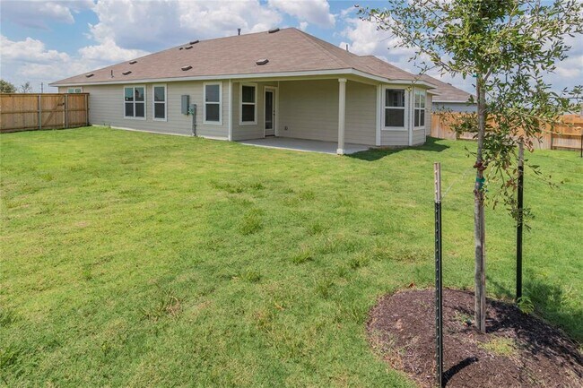 Building Photo - 204 Rollingwood Dr