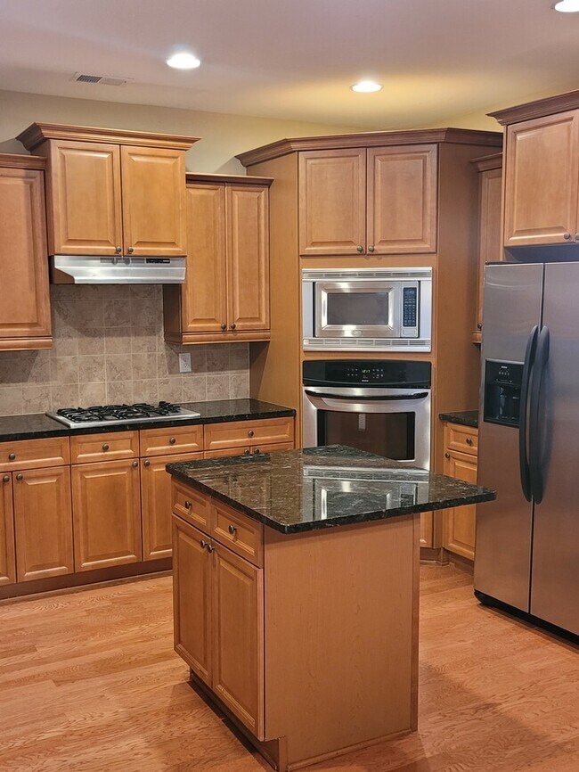 Building Photo - Home For Rent